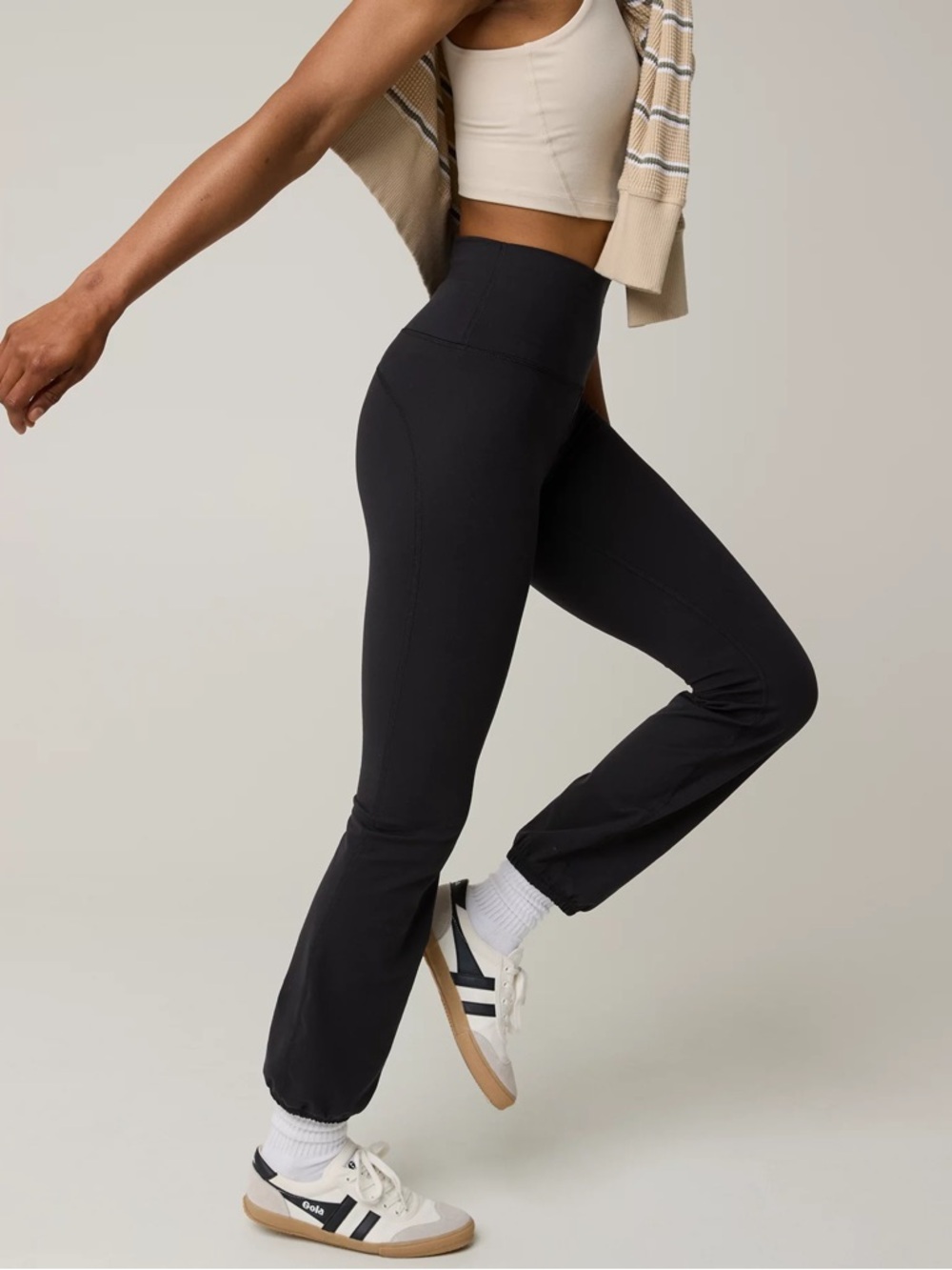 NWT Offline by aerie The Hugger Cinch Pant in True Black